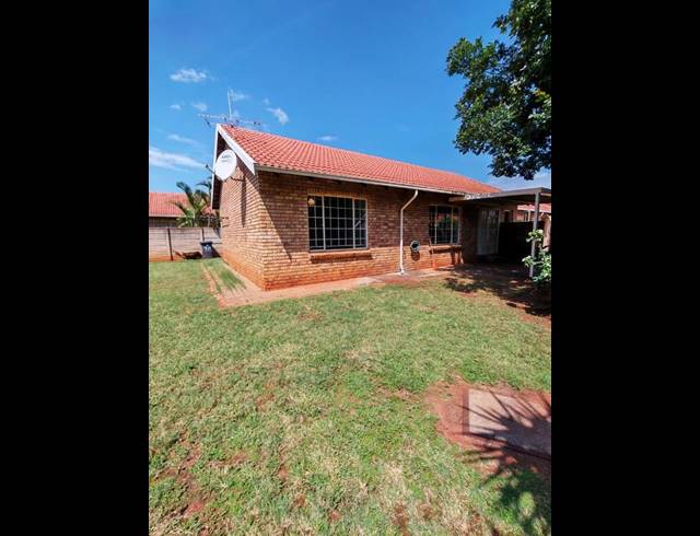 3 BEDROOM TOWNHOUSE FOR SALE IN DORANDIA